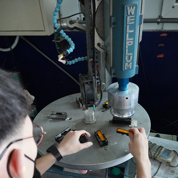 Plastic welding of bicycle reflector