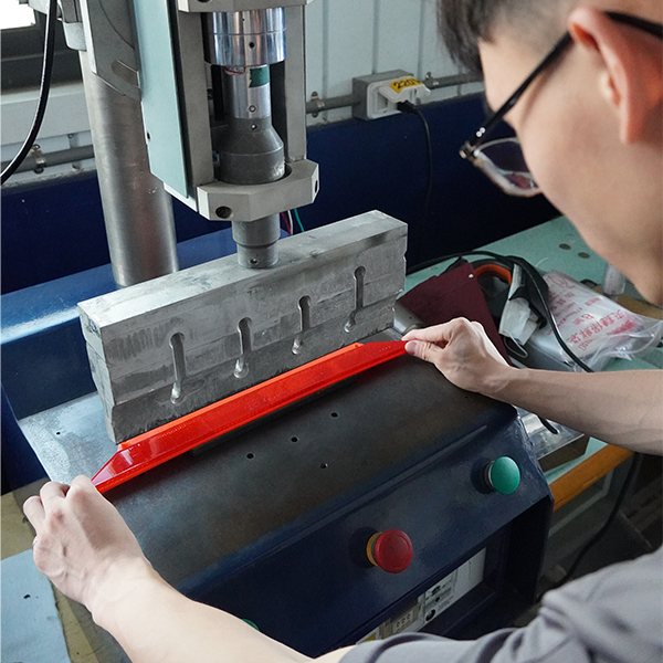 Triangular cone plastic bonding