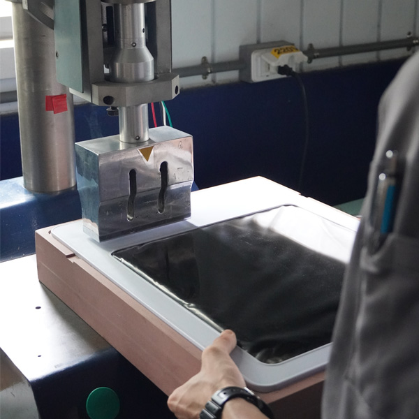 大型シートのプラスチック溶着